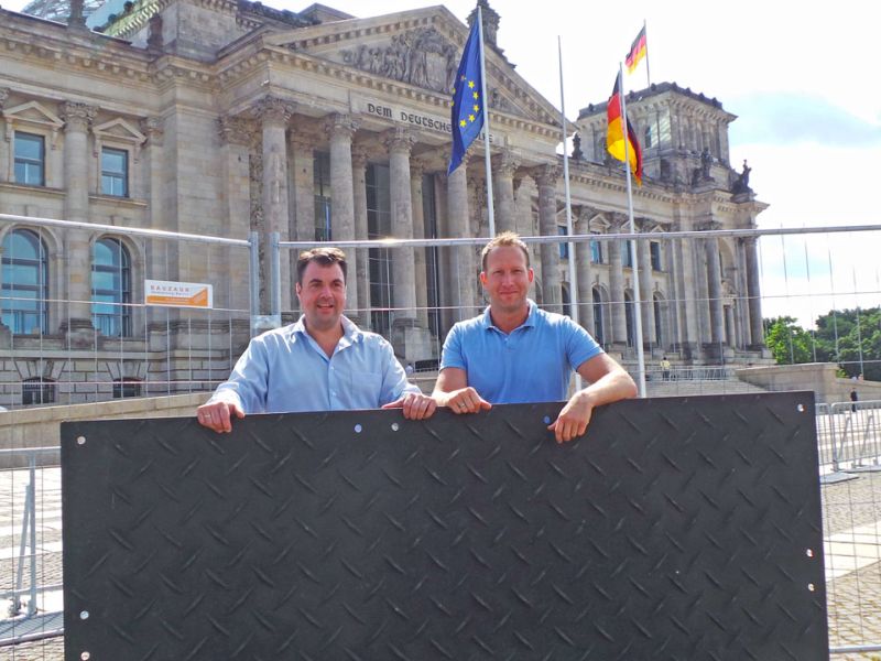 Mobile Baustrasse Bundestag Berlin 002 referenz