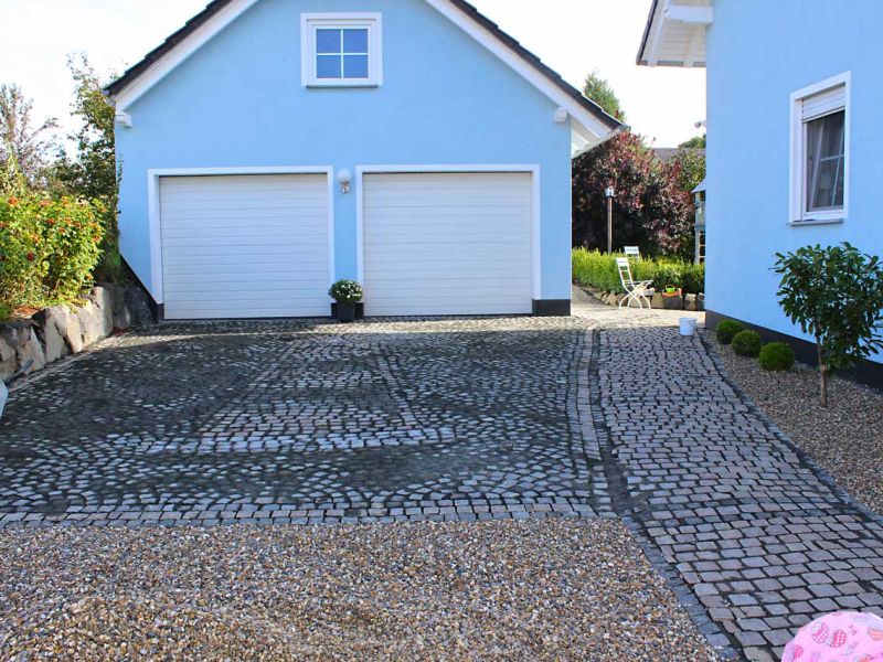 Kiestabilisierung eines neu angelegten Hof und Einfahrt mit dem Kiesgitter KG30