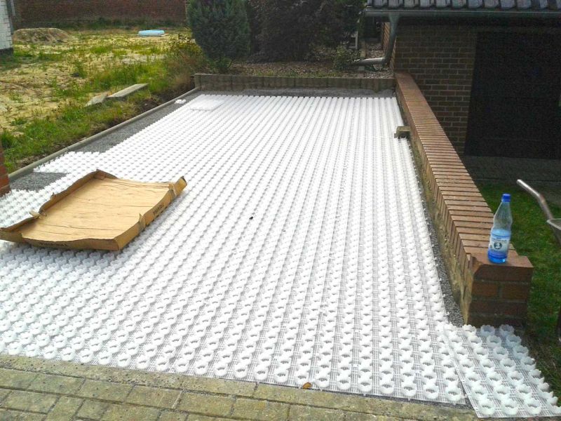 Verlegung des Kiesgitter KG30 zur unversiegelten Befestigung eines Hof