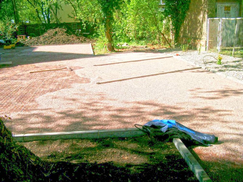 Herstellung eines großen Parkplatz mit dem Bodengitter BG30