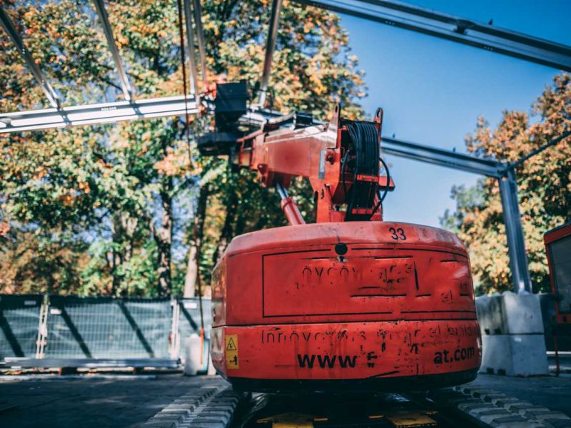 Lastverteilende Bodenschutzplatten als tragfähiger Unterboden zur Errichtung einer temporär genutzten Stahlhalle als Eventzelt
