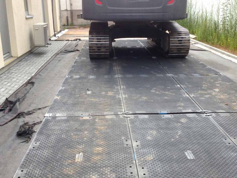 Fahrplatten als temporäre Baustraße zum Pflasterschutz