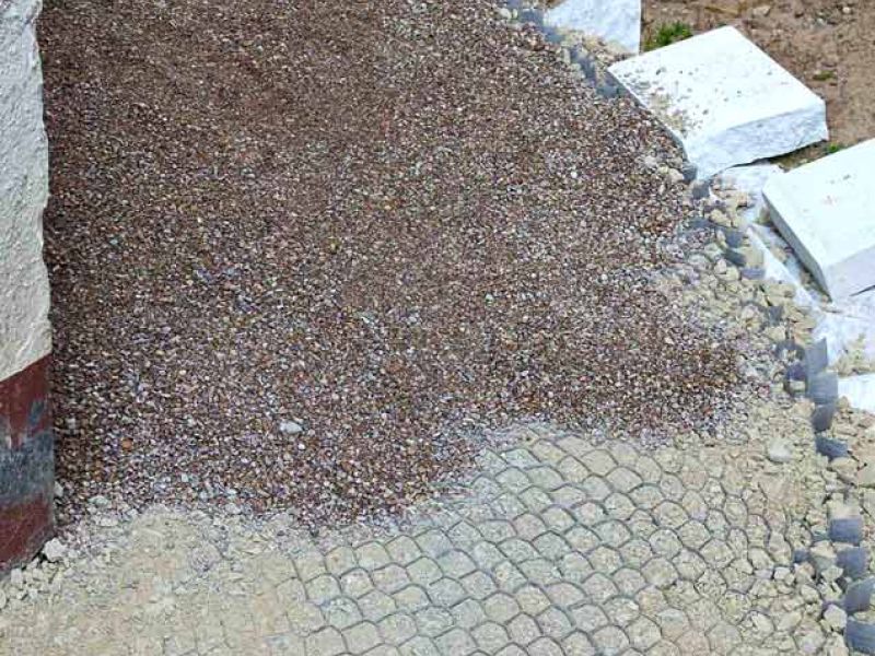 Herstellen eines befestigten Kiesweg mit den Kieswaben KW50