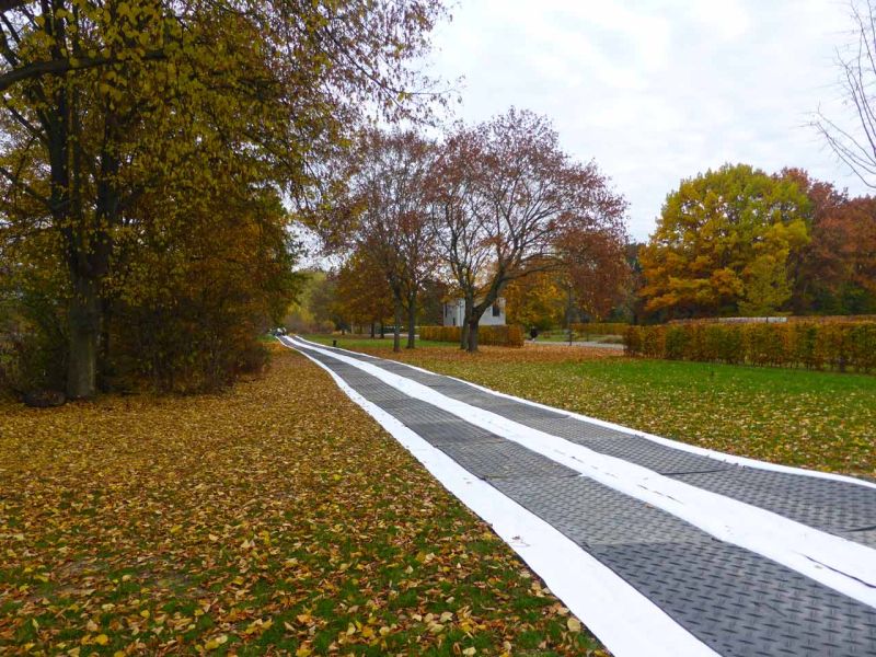 Fahrplatten als mobile Baustraße im Rohrleitungsbau in Giessen