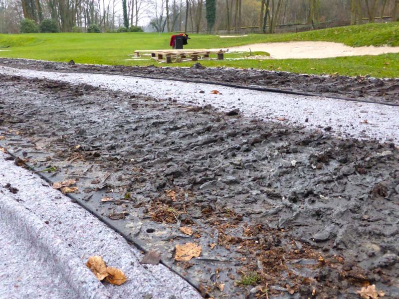 Mobile Baustraße als Bodenschutz bei Kettenfahrzeugen