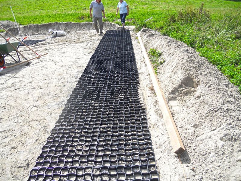 Verlegung des Bodengitter BG50 für die Herstellung eines neuen Reitplatz