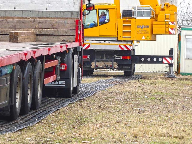 Vermietung mobile Fahrstraße für weiche Böden & Wiesen