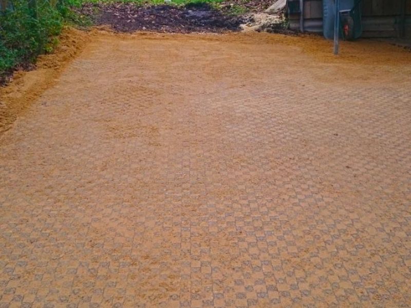 Offenstall und Boden befestigen mit Paddockplatte PP60