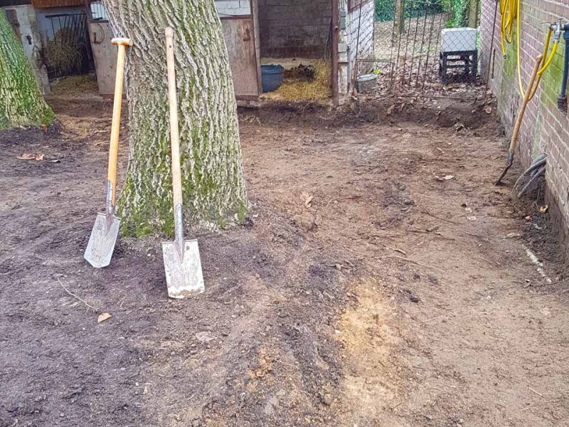 Offenstall und Boden befestigen mit Paddockplatte PP60