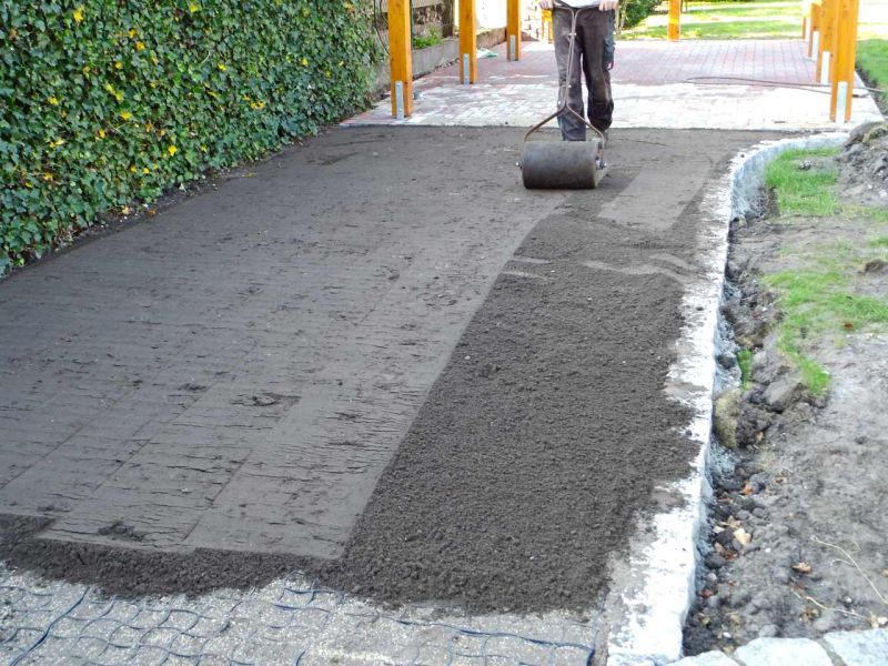 Bodenbefestigung einer begrünten Carport-Zufahrt mit dem Bodengitter BG50