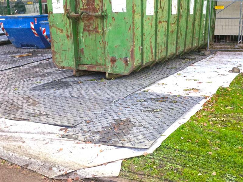 Stellflächen für Container aller Art - Mobile Bodenschutzplatten als Plattform