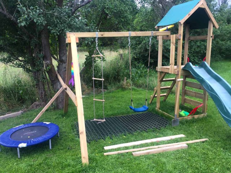 Rasengitterplatte aus Gummi als Fallschutzmatte für Schaukel, Rutsche & Spielgerüst