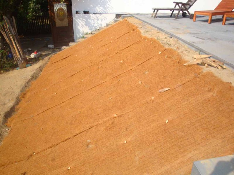 Hangsicherung im Garten einfach gemacht mit der Böschungsmatte BM350