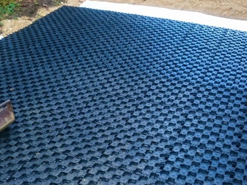 Offenstall und Boden befestigen mit Paddockplatte PP60