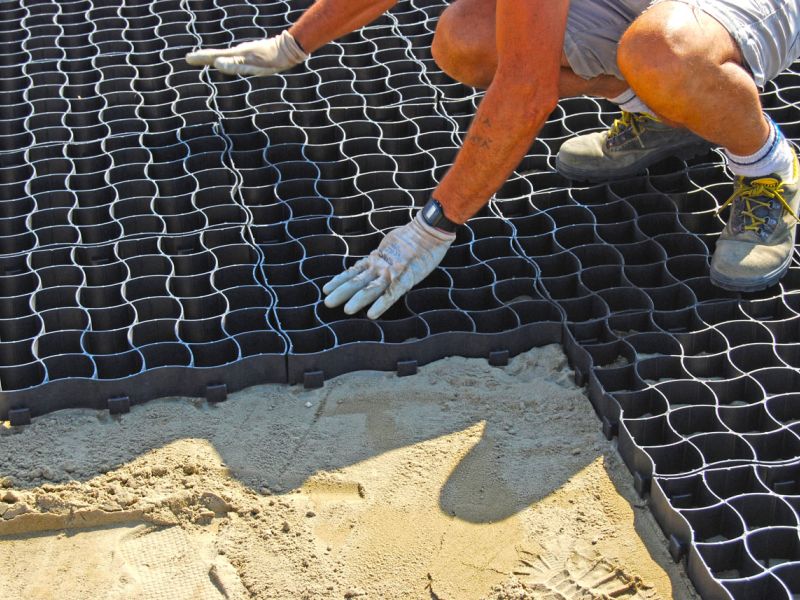 Bodengitter BG50 zur Herstellung eines befestigten Weg für Fahrzeuge und Anhänger auf Sand