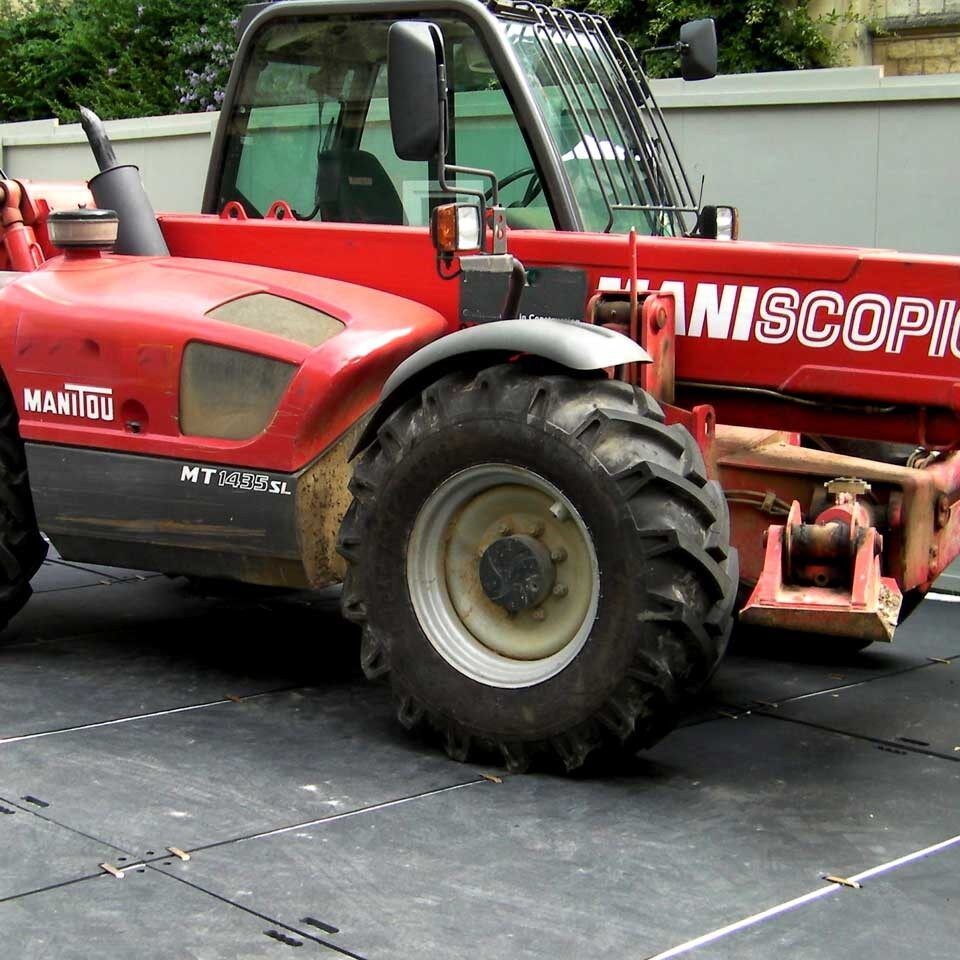 Die e:tek EVO Baggermatte als Bodenschutz und zum Überfahren mit Baufahrzeugen