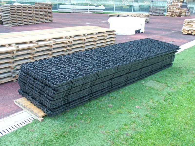 Rasenschutz für ein Event im Fussballstadion mit dem Rasengitter RG24