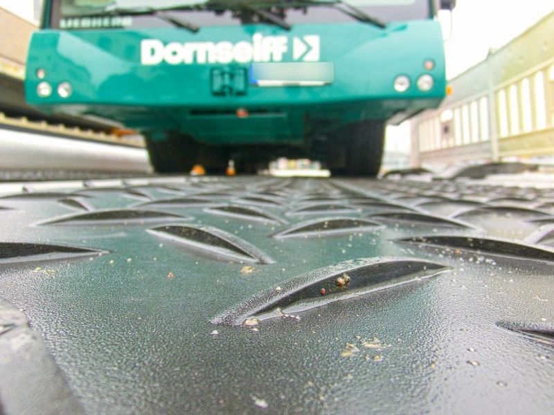 Bodenschutzplatten als Stellfläche für einen Autokran