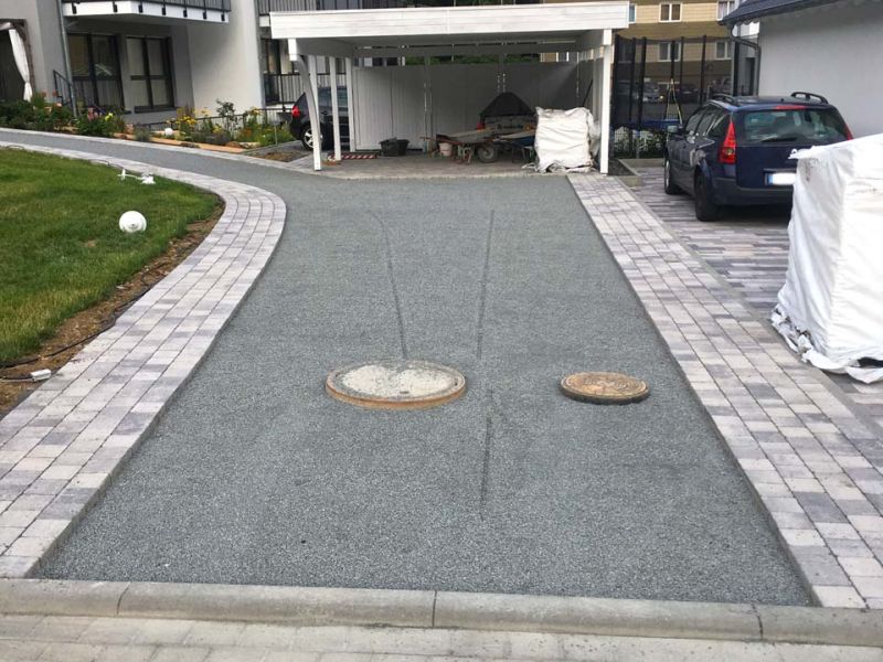 Schöne & befahrbare Kies-Einfahrt anstelle von Pflastersteinen mit den Kieswaben KW30 einfach, schnell und kostengünstig selbst anlegen.