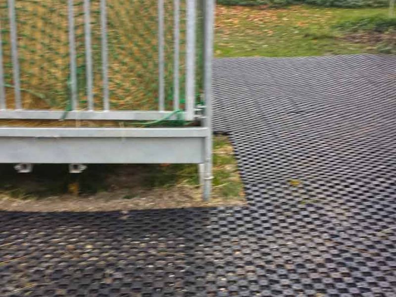 Paddockplatten ohne Unterbau selber verlegen - Paddocks ohne Matsch