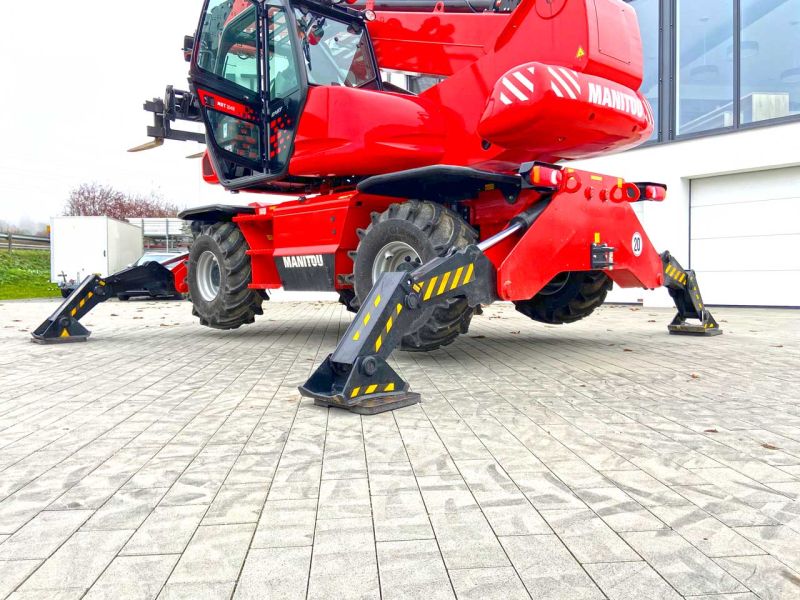 Bodenschonende Lastverteilplatten aus Kunststoff zum Abstützen von Stützfüßen von Geräten, Maschinen, Fahrzeugen und Wechselbrücken