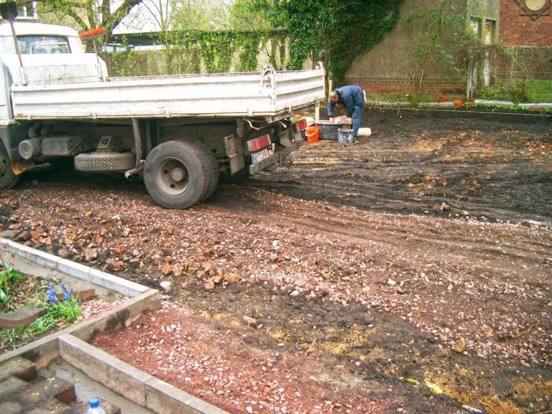 Herstellung eines großen Parkplatz mit dem Bodengitter BG30