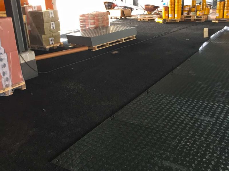 e:tek Fahrplatten aus Kunststoff zum Schutz des Boden und Parkhausboden eines im Neubau befindlichen Einkaufscenter (Shoppingmall / Arkade) in Bielefeld.