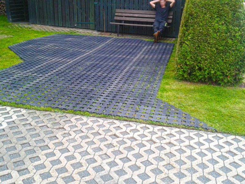 PKW-Stellplatz neu anlegen mit dem Kunststoff Rasengitterstein RGS35