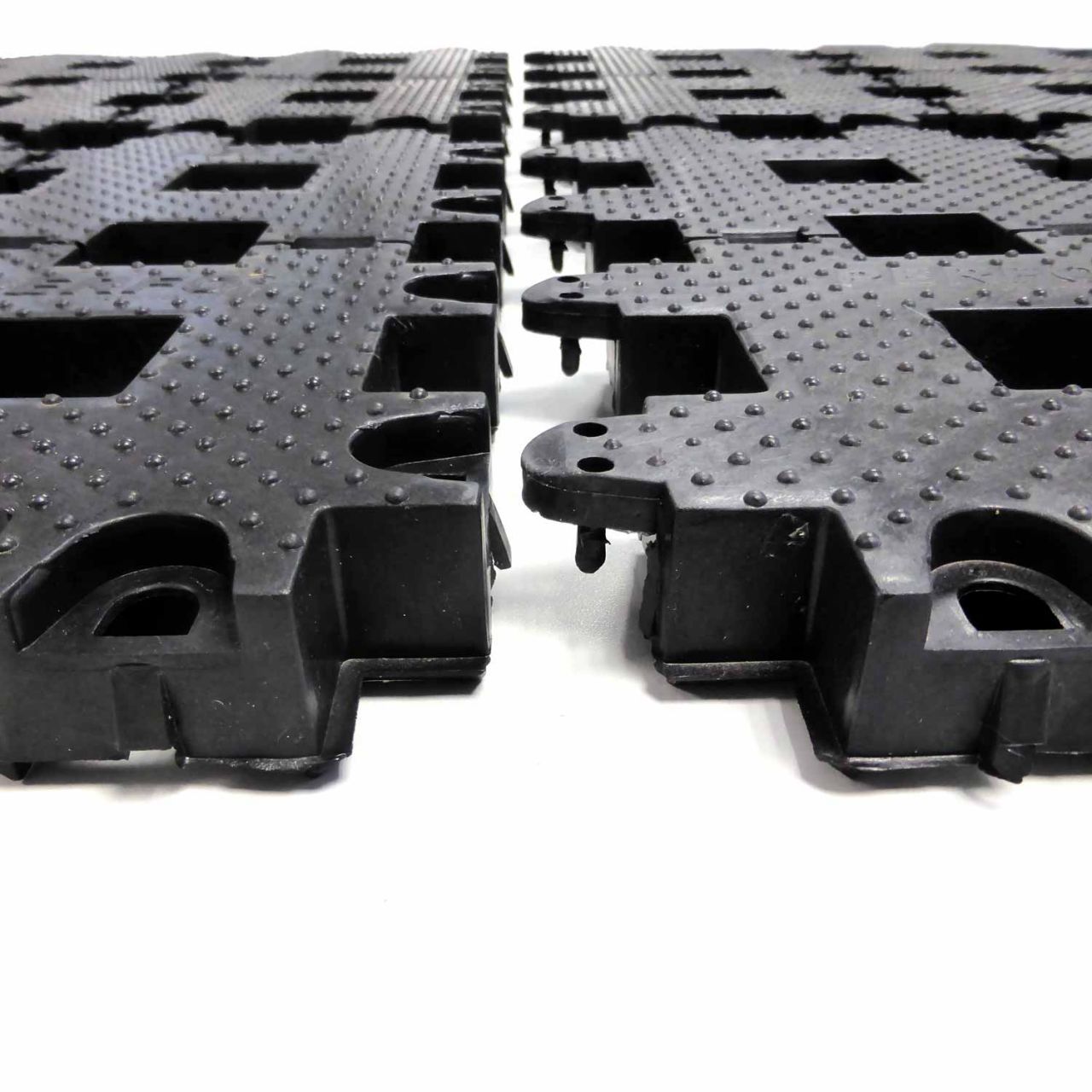 Rasengitterstein RGS35 · 0,16 m² · 400 x 400 x 35 mm · 0,75 kg · 100 t/m² · 1mm Profil · 52mm Gitteröffnungsweite · In-Top Verlegung · Kunststoff · Securatek