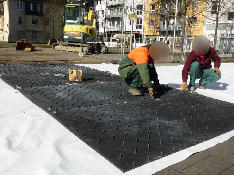 Baustrasse Pflasterschutz Fussgaengerzone Giessen 43 referenz