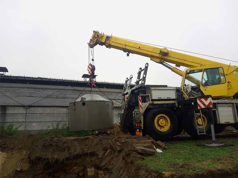 Kranplatten aus Kunststoff zum Abstützen eines Mobilkran beim Heben von Betonelementen