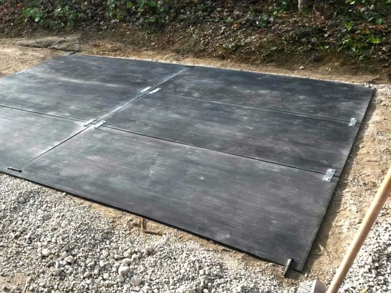 v:tek Fahrplatten aus Kunststoff als Lastverteilplatten und Bodenschutz für Abrollcontainer