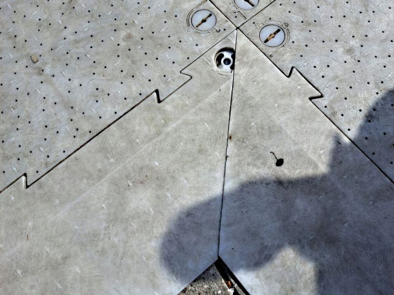 Nahaufnahme der Verbindung des OmniDeck Bodenschutzsystems