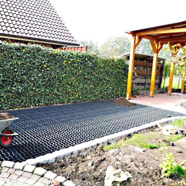 Bodengitter zur maximalen Bodenbefestigung von Rasenflächen, Schotter, Kies, Splitt & Sand in Profi-Qualität. Belastbar bis 500 t/m² gem. DIN1072 SLW60.