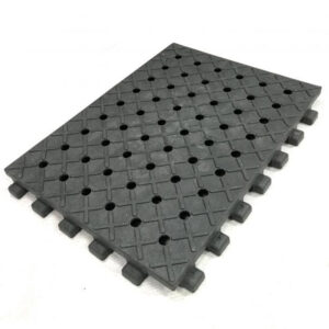 Paddockplatte PP55 PRO · Große & massive Paddockplatte (740x550mm / 15kg) zur direkten Verlegung auf den Matsch ohne Unterbau, perfekt für Pferde & Paddocks.