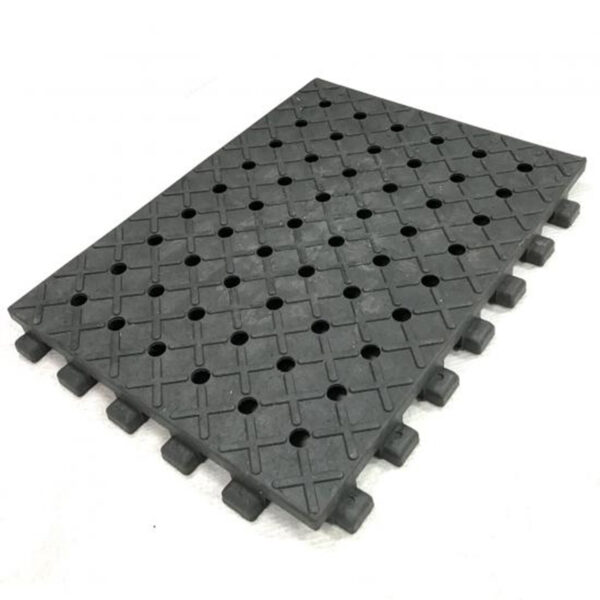Paddockplatte PP55 PRO · Große & massive Paddockplatte (740x550mm / 15kg) zur direkten Verlegung auf den Matsch ohne Unterbau, perfekt für Pferde & Paddocks.