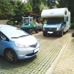 Befestigte Stellplätze auf Rasen für Autos, Wohnmobile und Fahrzeuge aller Art mit dem Rasengitterstein RGS35