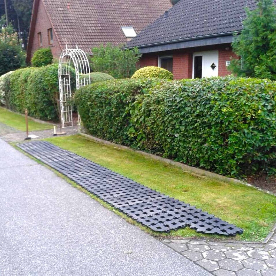 Schnelle und einfache Befestigung des Rasens, um Spurrinnen bzw. Fahrspuren zu vermeiden.