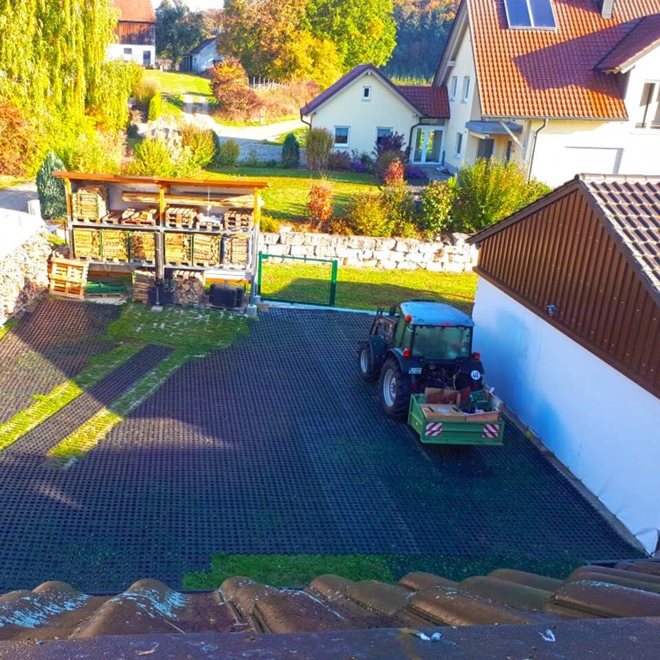 Rasengitterstein zur direkten Verlegung auf Rasenflächen, sofort befahrbar mit Fahrzeugen aller Art