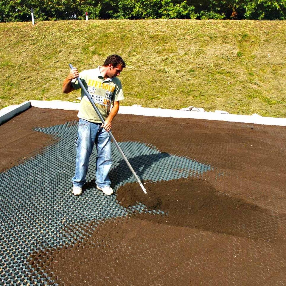 Rasenwabe RW40 Grün · 0,25 m² · 500 x 500 x 40 mm · 350,0 t/m² · 0,80 kg · 1,00mm Profilierung · 16 Kopplungen · On-Sub Verlegung · Drainage