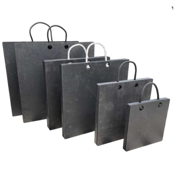 Abstützplatte mit Anti-Rutsch Gummierung aus Kunststoff von 300x300x30mm bis 600x600x60mm, hochbelastbar, druckstabil und langlebigAbstützplatte aus Kunststoff mit Anti-Rutsch Gummierung auf der Unterseite von 300x300x30mm bis 600x600x60mm, hochbelastbar, druckstabil und langlebig