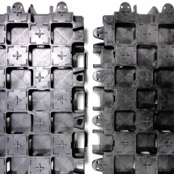 Ankergitter AG60, 400 x 400 x 60 mm, 0,9 kg. Bodengitter mit integrierten Ankerelementen, Drainagefunktion & extremer Lastverteilung. Profilierte Oberfläche.