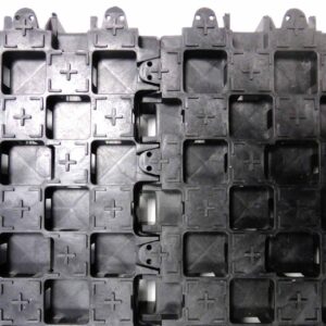 Ankergitter AG60, 400 x 400 x 60 mm, 0,9 kg. Bodengitter mit integrierten Ankerelementen, Drainagefunktion & extremer Lastverteilung. Profilierte Oberfläche.