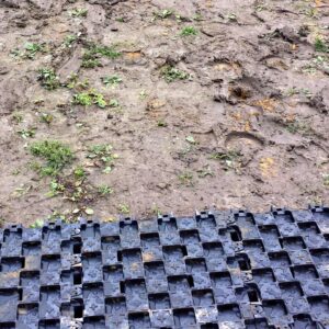 Ankergitter AG60, 400 x 400 x 60 mm, 0,9 kg. Bodengitter mit integrierten Ankerelementen, Drainagefunktion & extremer Lastverteilung. Profilierte Oberfläche.