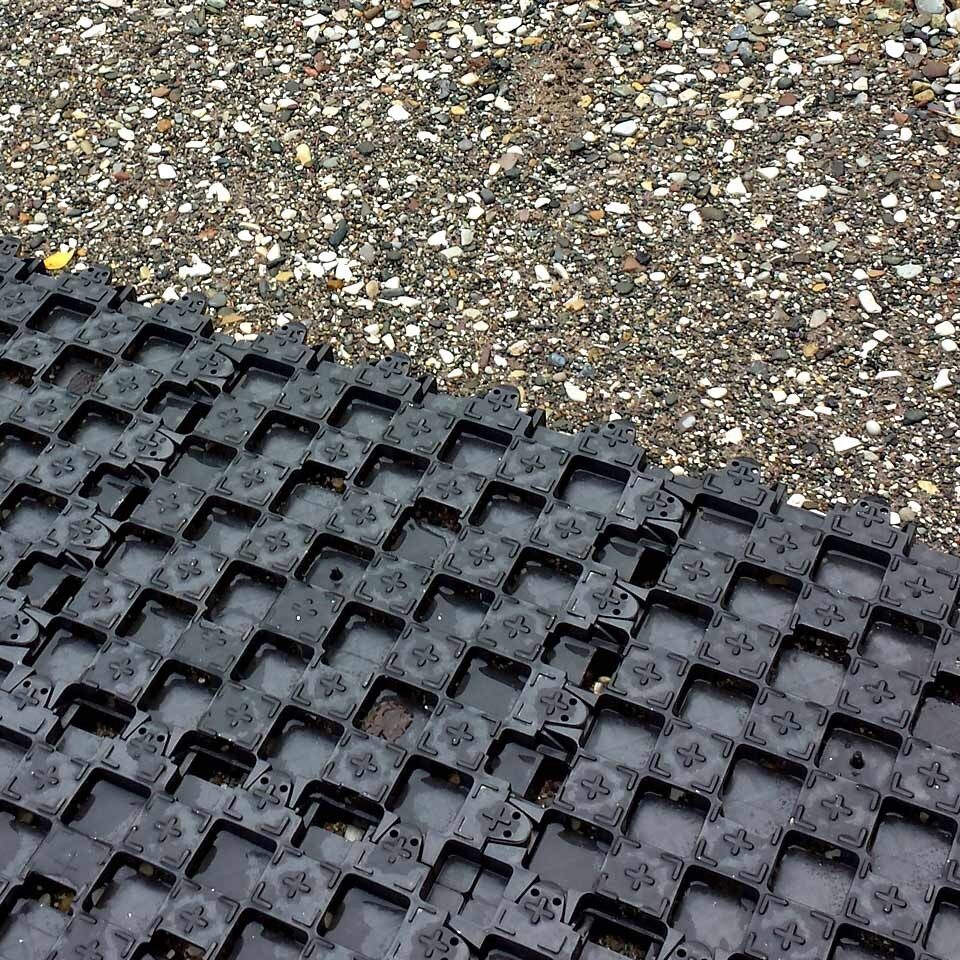 Ankergitter AG60, 400 x 400 x 60 mm, 0,9 kg. Bodengitter mit integrierten Ankerelementen, Drainagefunktion & extremer Lastverteilung. Profilierte Oberfläche.