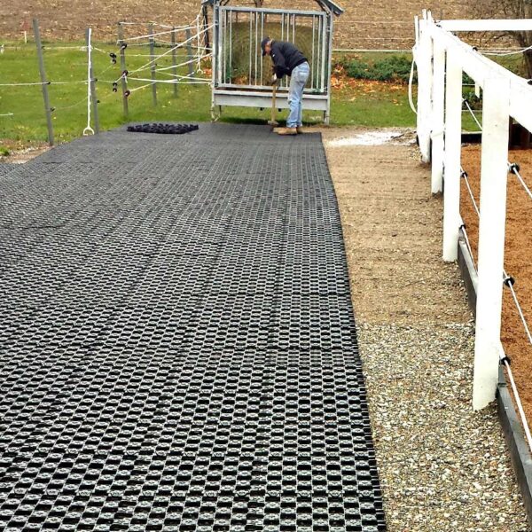 Ankergitter AG60, 400 x 400 x 60 mm, 0,9 kg. Bodengitter mit integrierten Ankerelementen, Drainagefunktion & extremer Lastverteilung. Profilierte Oberfläche.