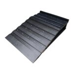 Schwerlast-Auffahrrampe aus Kunststoff mit Podest und Überfahrschutz