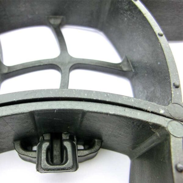 Koppelung von zwei Bodengittern BG30 im Detail