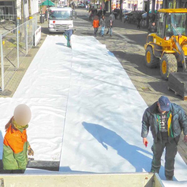 Geotextiler Vliesstoff bzw. Vlies als Rollenware in 3 Größen, 100m², 200m² oder 250 m². Geokunststoff aus PP mit 25 jähriger Lebensdauer in Profi-Qualität.