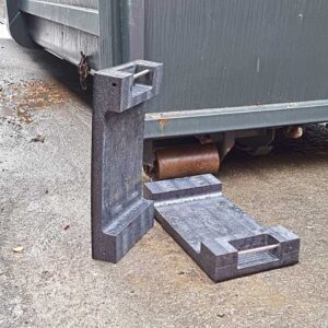 Containerplatte aus Kunststoff als Asphaltschutz gegen Kratzer und Spuren im Asphalt.